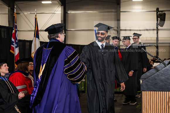 022GradAssociateArts0526AWB_1149