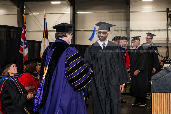023GradAssociateArts0526AWB_1150