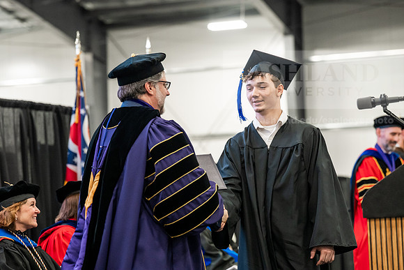 036GradAssociateArts0526AE3_7167