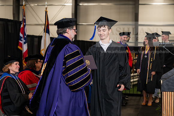 037GradAssociateArts0526AWB_1161