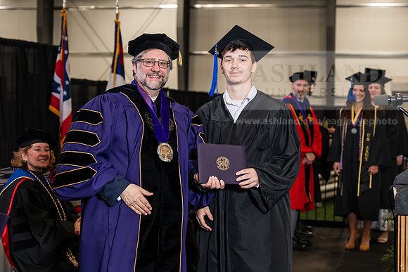 039GradAssociateArts0526AWB_1163