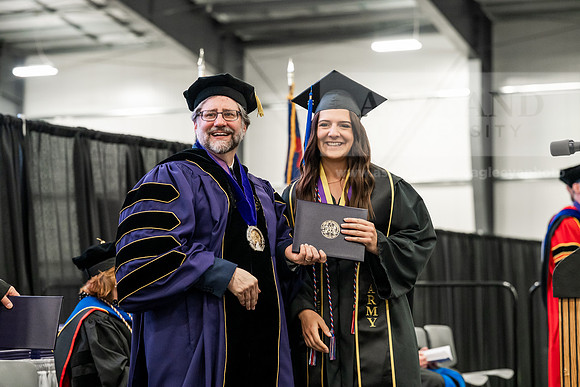 043GradAssociateArts0526AE3_7172
