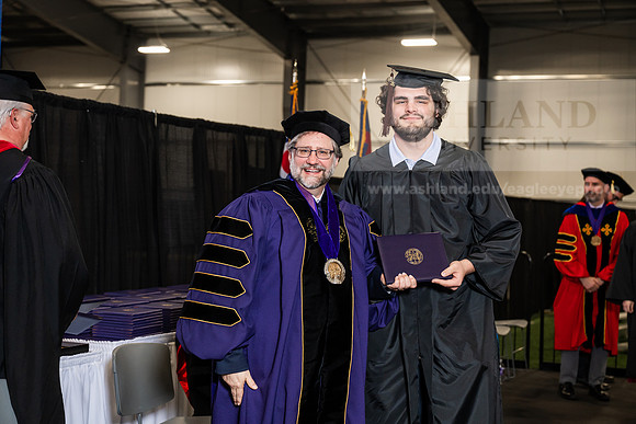 004GradBachelorFineArts0526AWB_1587