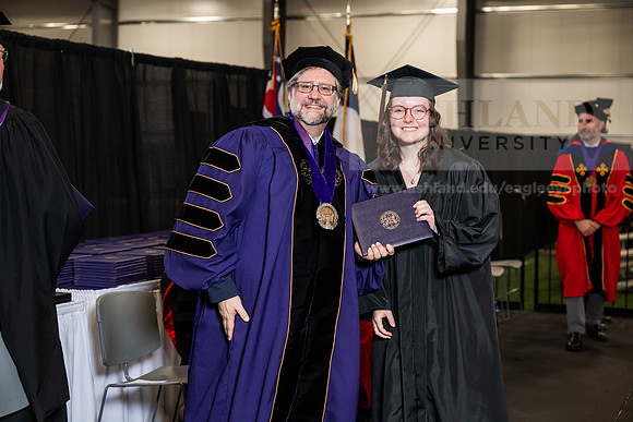 008GradBachelorFineArts0526AWB_1590