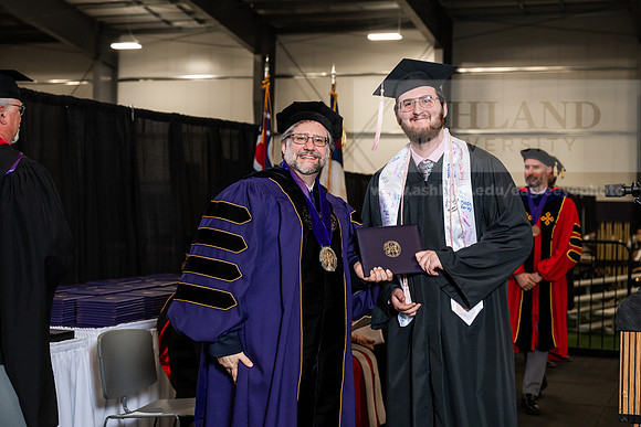 010GradBachelorMusic0526AWB_1599