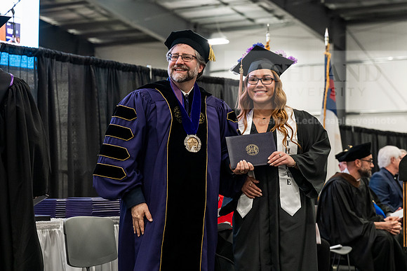 010GradBachelorBusinessAdmin0526AE3_7820