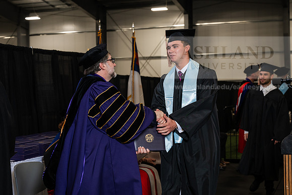014GradBachelorBusinessAdmin0526AWB_2085