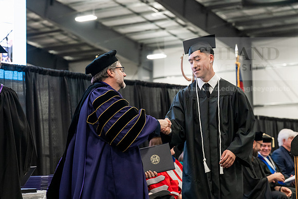 032GradBachelorBusinessAdmin0526AE3_7832