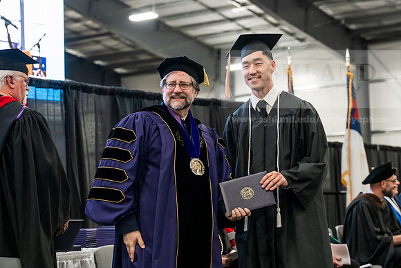 033GradBachelorBusinessAdmin0526AE3_7834