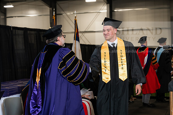 037GradBachelorBusinessAdmin0526AWB_2102