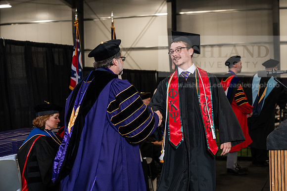 053GradBachelorBusinessAdmin0526AWB_2116