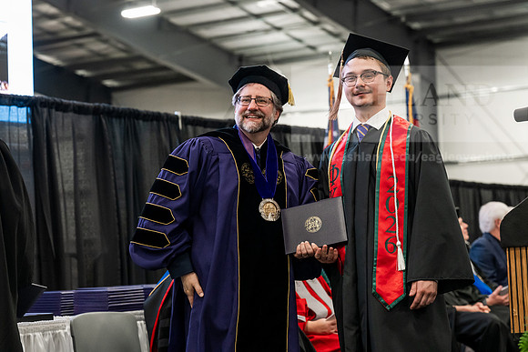 056GradBachelorBusinessAdmin0526AE3_7847
