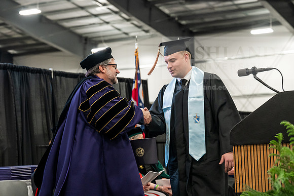060GradBachelorBusinessAdmin0526AE3_7850