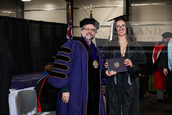 080GradBachelorBusinessAdmin0526AWB_2141