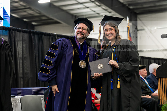 090GradBachelorBusinessAdmin0526AE3_7875