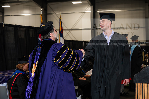 094GradBachelorBusinessAdmin0526AWB_2150