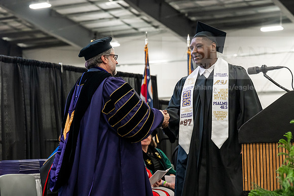 100GradBachelorBusinessAdmin0526AE3_7880