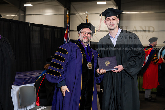 097GradBachelorBusinessAdmin0526AWB_2154