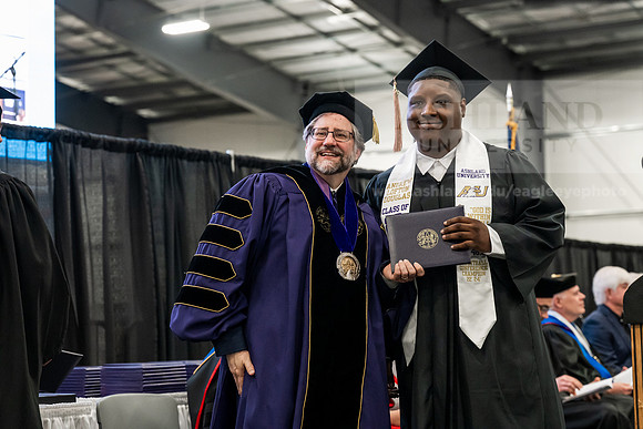 101GradBachelorBusinessAdmin0526AE3_7881