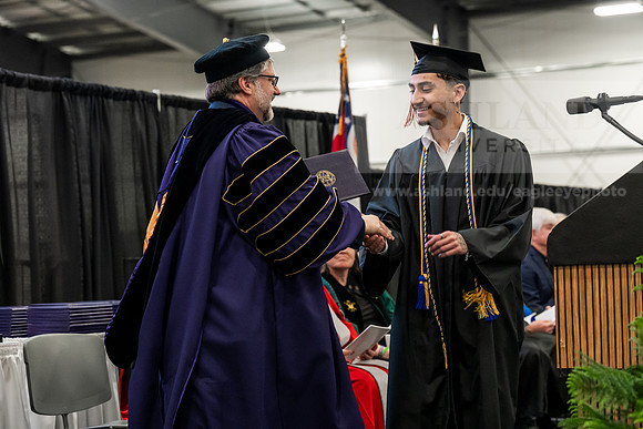 107GradBachelorBusinessAdmin0526AE3_7883