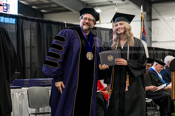 114GradBachelorBusinessAdmin0526AE3_7887
