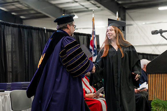 121GradBachelorBusinessAdmin0526AE3_7889