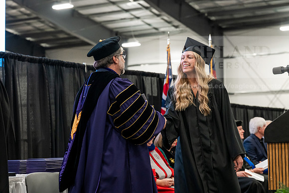 128GradBachelorBusinessAdmin0526AE3_7892