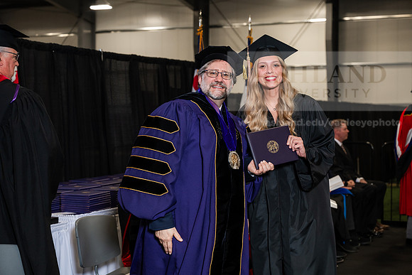 131GradBachelorBusinessAdmin0526AWB_2178