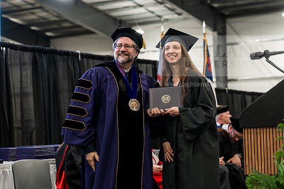 022GradBachelorScienceEducation0526AE3_8127
