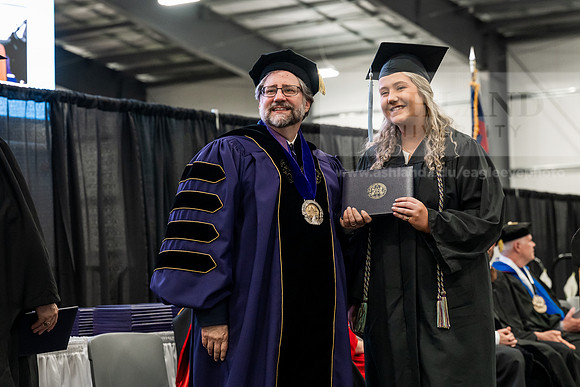 094GradBachelorScienceEducation0526AE3_8172