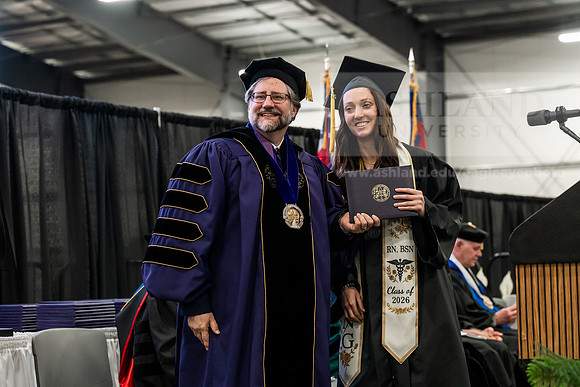008GradBachelorScienceNursing0526AE3_8276