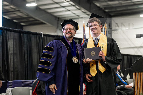 024GradBachelorScienceSocialWork0526AE3_8308