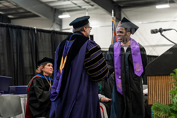 009GradMasterBusinessAdmin0526AE3_8402