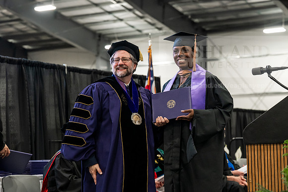 017GradMasterBusinessAdmin0526AE3_8408