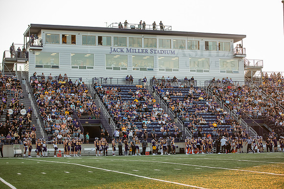 AUvIUPFootball0924ALW_8336