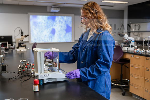 ToxicologyNiedermier1225AWB_8325