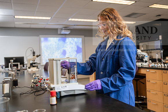 ToxicologyNiedermier1225AWB_8327