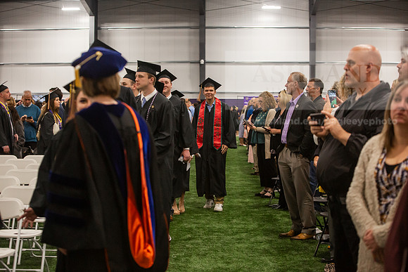 101SpGradProcessional0525JH6Q8B8178