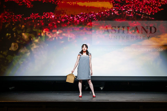 010FashionMerchFashionShow0425AWB_0810