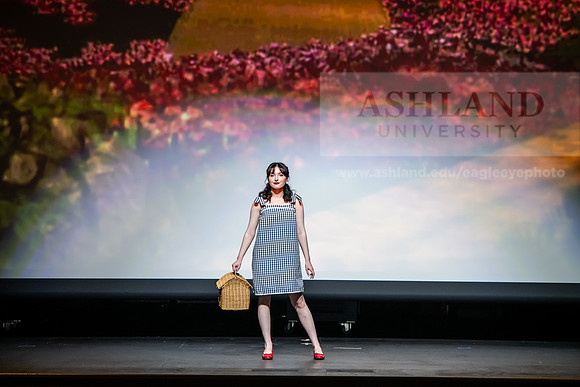 011FashionMerchFashionShow0425AWB_0811