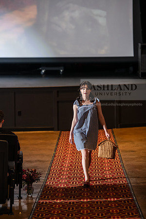 012FashionMerchFashionShow0425AWB_0813