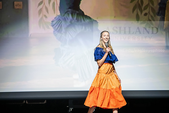 018FashionMerchFashionShow0425AWB_0824