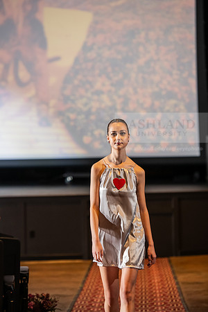 017FashionMerchFashionShow0425AWB_0822