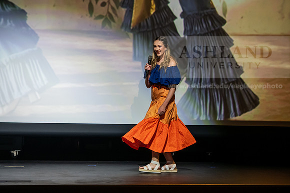 020FashionMerchFashionShow0425AWB_0829