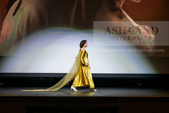 049FashionMerchFashionShow0425AWB_0884