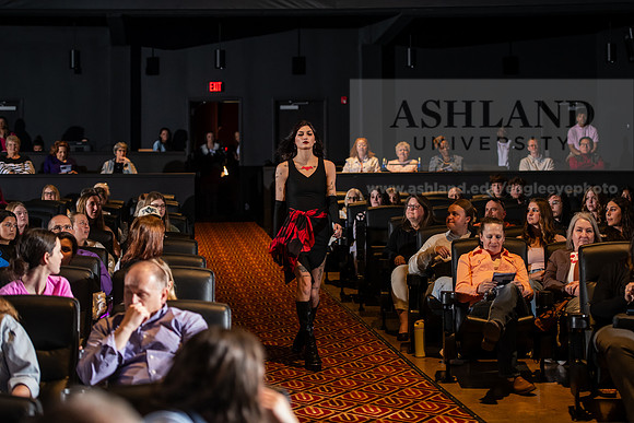 073FashionMerchFashionShow0425AWB_0937