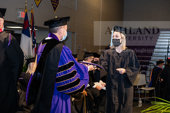 063BachelorEducationWiGrad1221ALW_7057