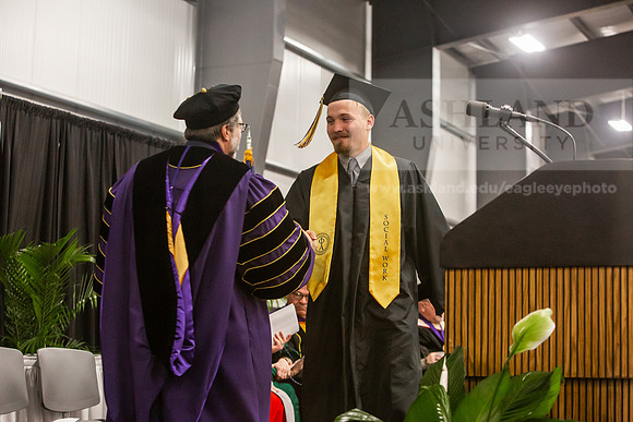 002SPGradBachelorSciSocialWork0525JH6Q8B9774