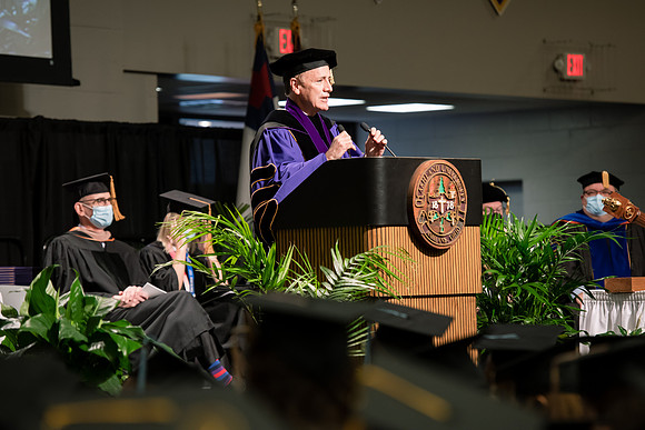 025WiGradCeremony1221ALW_6309