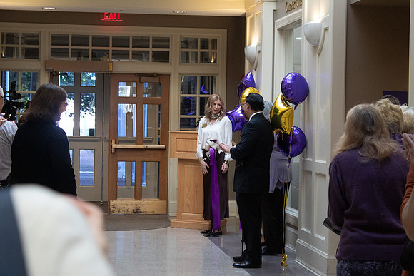 RibbonCutting103CK_2339